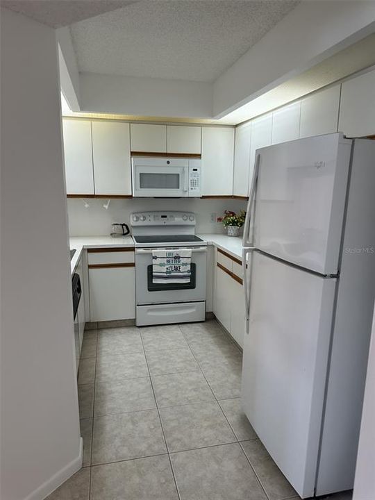 For Sale: $185,000 (1 beds, 1 baths, 1045 Square Feet)