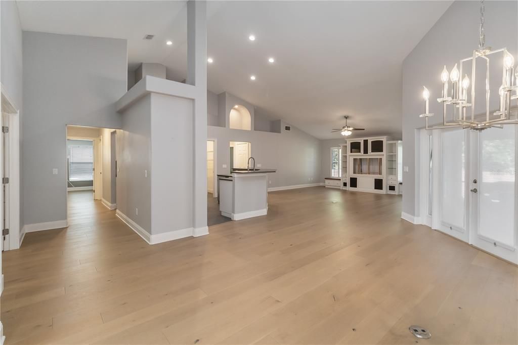 合同活跃: $849,900 (4 贝兹, 3 浴室, 2601 平方英尺)