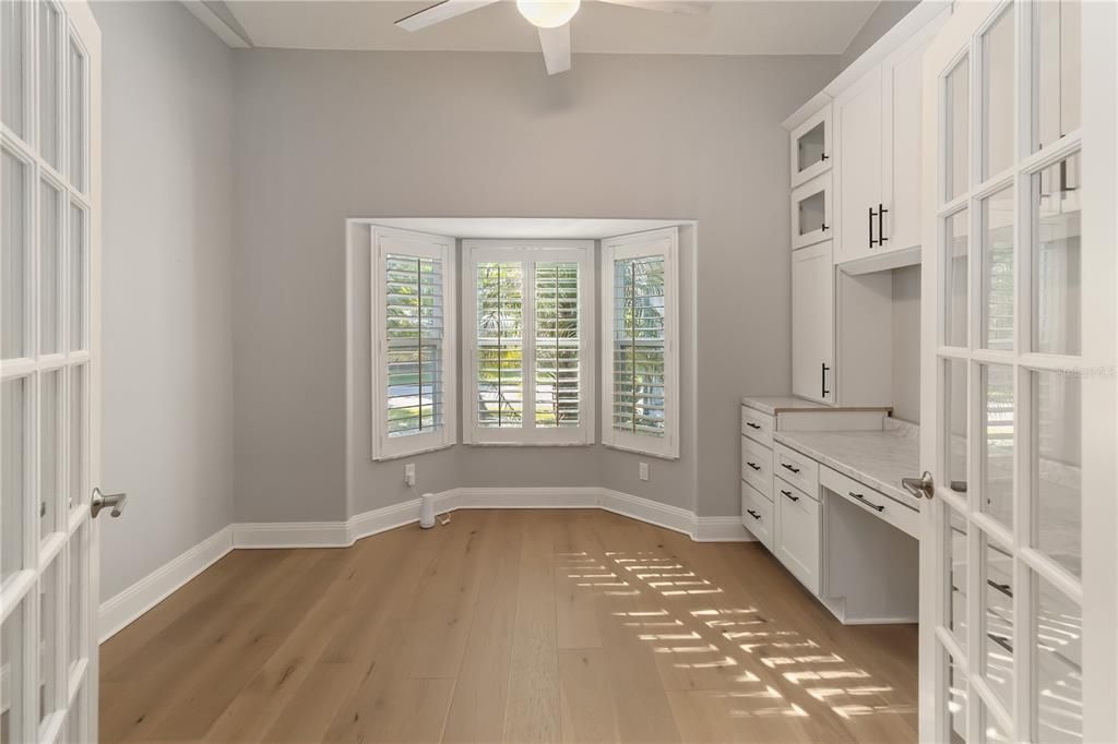 合同活跃: $849,900 (4 贝兹, 3 浴室, 2601 平方英尺)