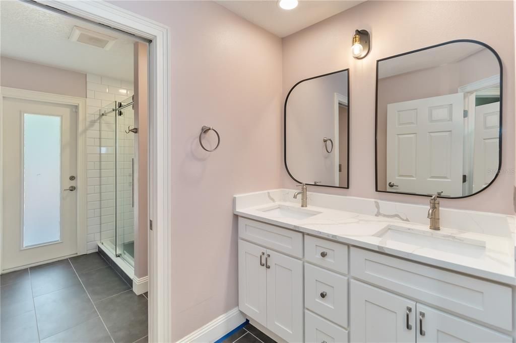 合同活跃: $849,900 (4 贝兹, 3 浴室, 2601 平方英尺)