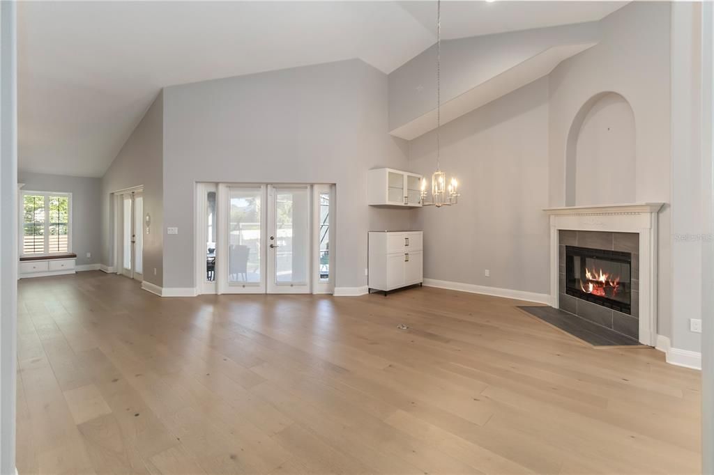 合同活跃: $849,900 (4 贝兹, 3 浴室, 2601 平方英尺)