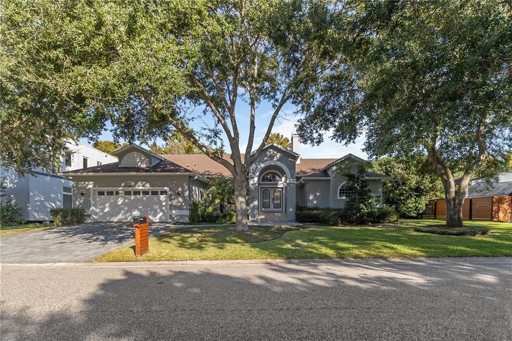 合同活跃: $849,900 (4 贝兹, 3 浴室, 2601 平方英尺)