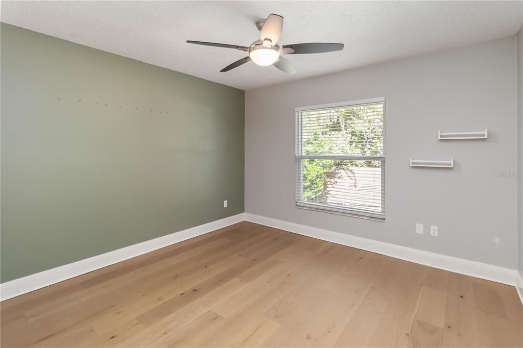 合同活跃: $849,900 (4 贝兹, 3 浴室, 2601 平方英尺)