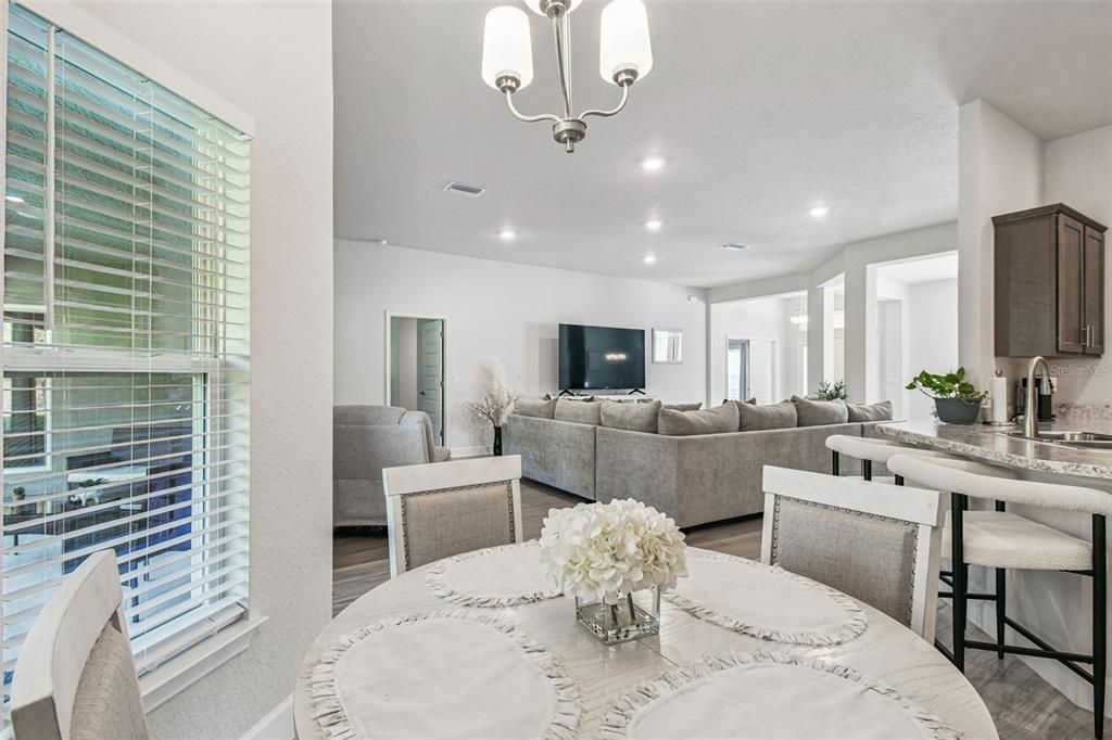 待售: $410,000 (4 贝兹, 3 浴室, 2503 平方英尺)