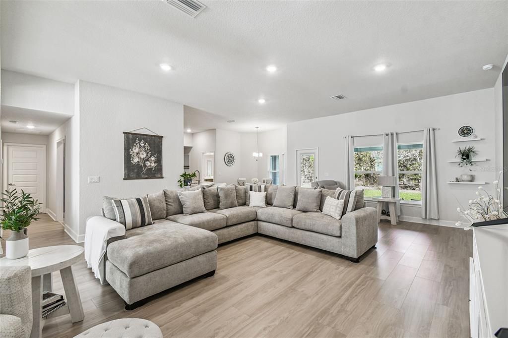 待售: $410,000 (4 贝兹, 3 浴室, 2503 平方英尺)