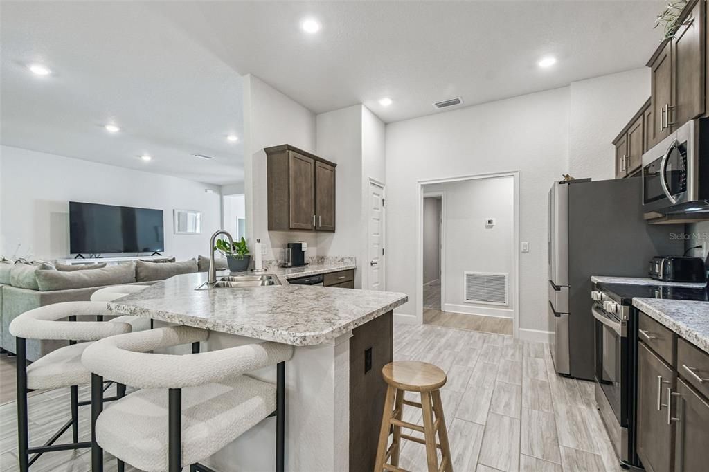 待售: $410,000 (4 贝兹, 3 浴室, 2503 平方英尺)