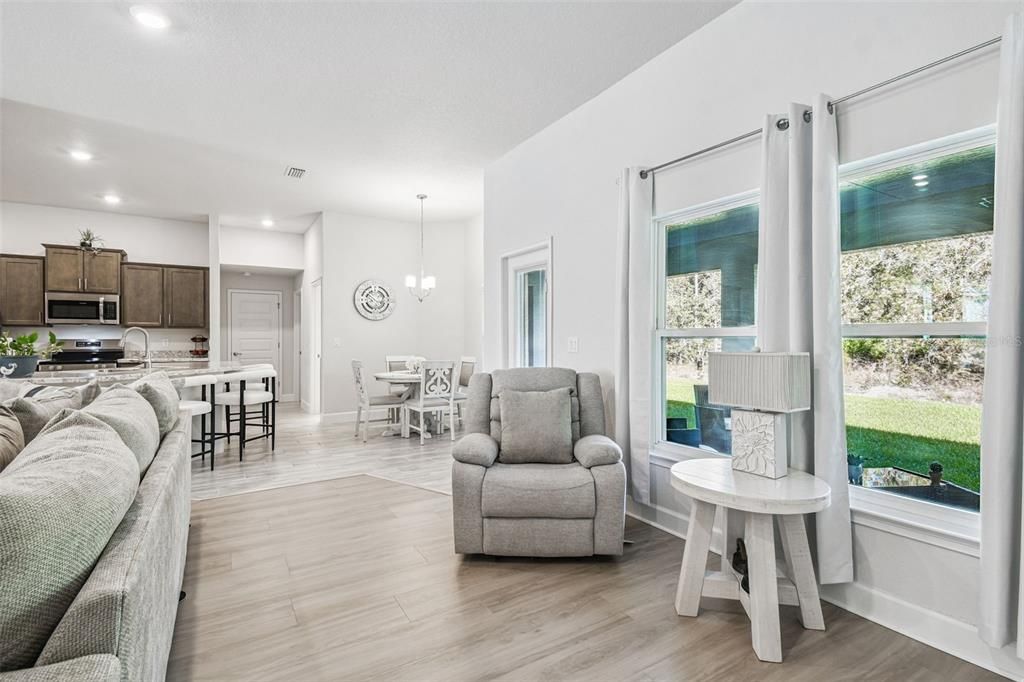 待售: $410,000 (4 贝兹, 3 浴室, 2503 平方英尺)