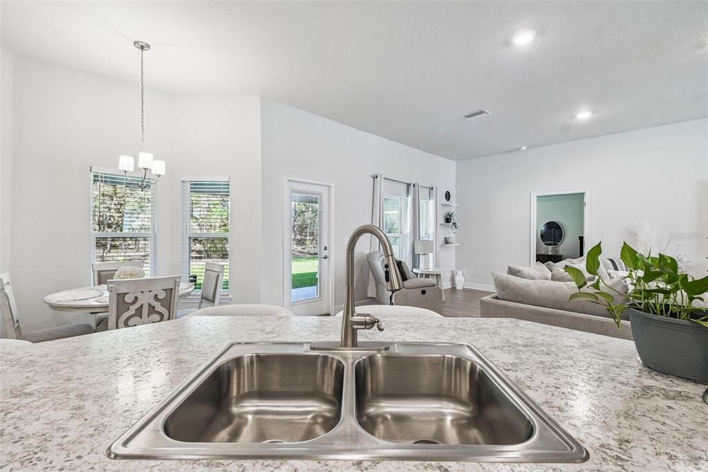 待售: $410,000 (4 贝兹, 3 浴室, 2503 平方英尺)