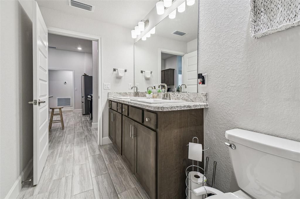 待售: $410,000 (4 贝兹, 3 浴室, 2503 平方英尺)