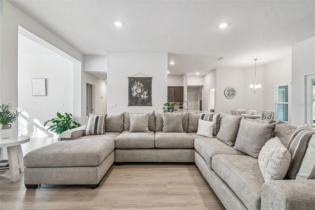 待售: $410,000 (4 贝兹, 3 浴室, 2503 平方英尺)