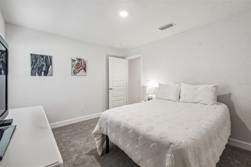 待售: $410,000 (4 贝兹, 3 浴室, 2503 平方英尺)