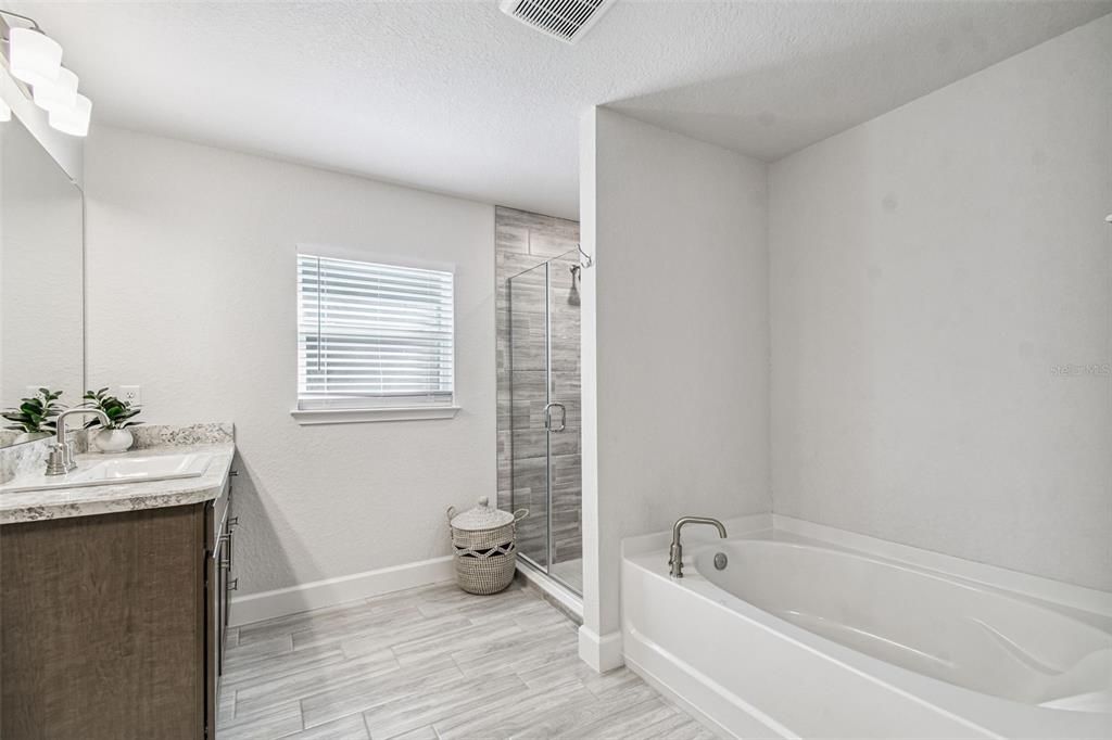 待售: $410,000 (4 贝兹, 3 浴室, 2503 平方英尺)