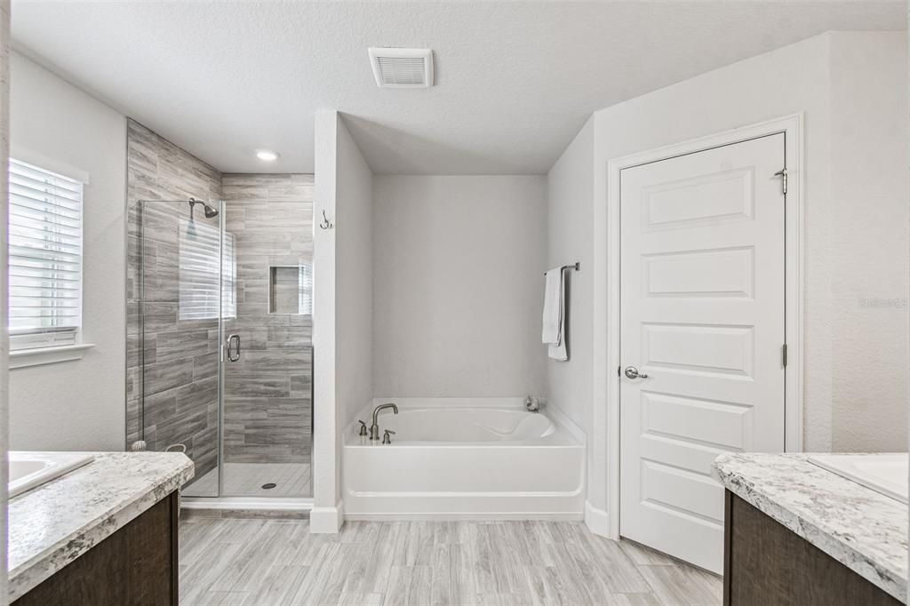 待售: $410,000 (4 贝兹, 3 浴室, 2503 平方英尺)