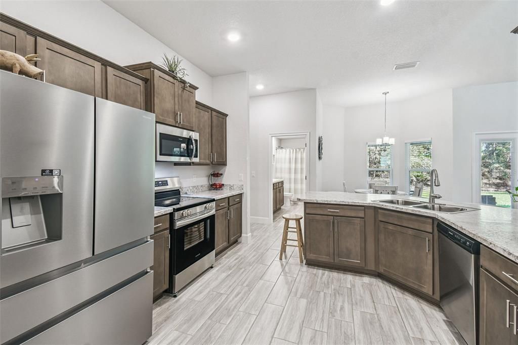 待售: $410,000 (4 贝兹, 3 浴室, 2503 平方英尺)