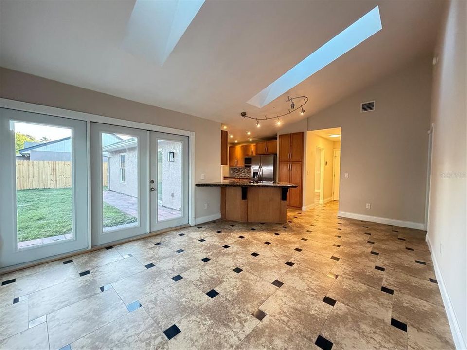 For Rent: $2,850 (3 beds, 2 baths, 1636 Square Feet)