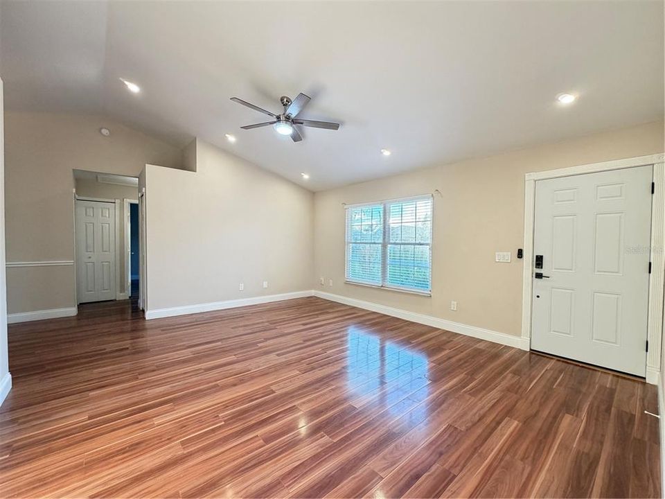 For Rent: $2,850 (3 beds, 2 baths, 1636 Square Feet)