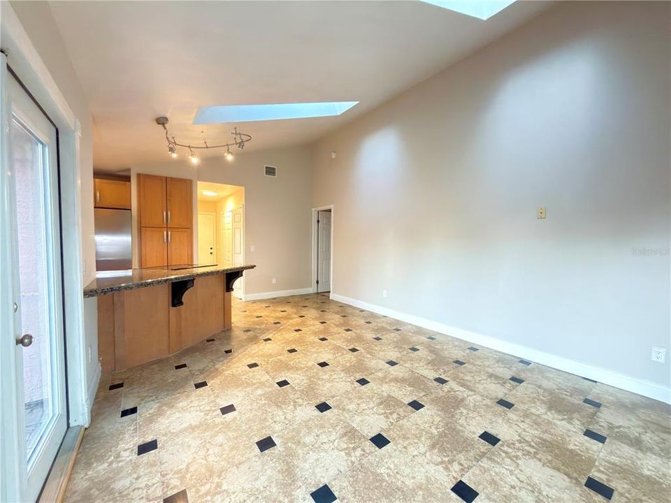 For Rent: $2,850 (3 beds, 2 baths, 1636 Square Feet)