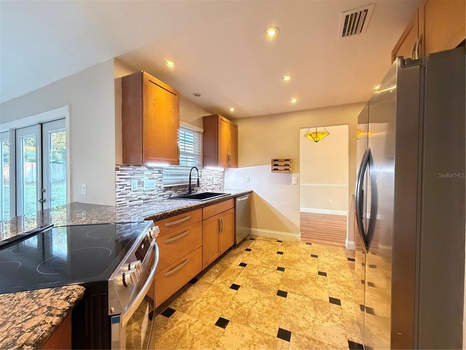 For Rent: $2,850 (3 beds, 2 baths, 1636 Square Feet)