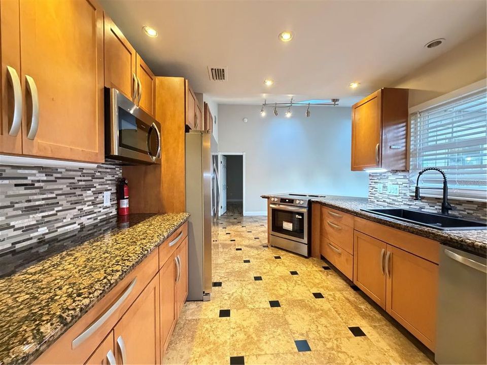 For Rent: $2,850 (3 beds, 2 baths, 1636 Square Feet)