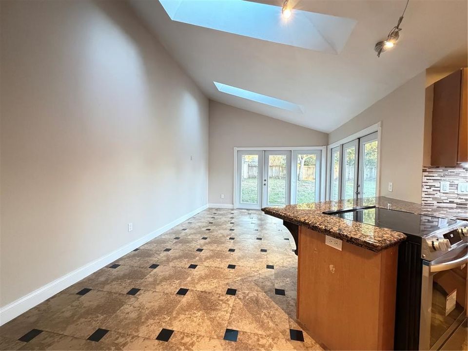 For Rent: $2,850 (3 beds, 2 baths, 1636 Square Feet)