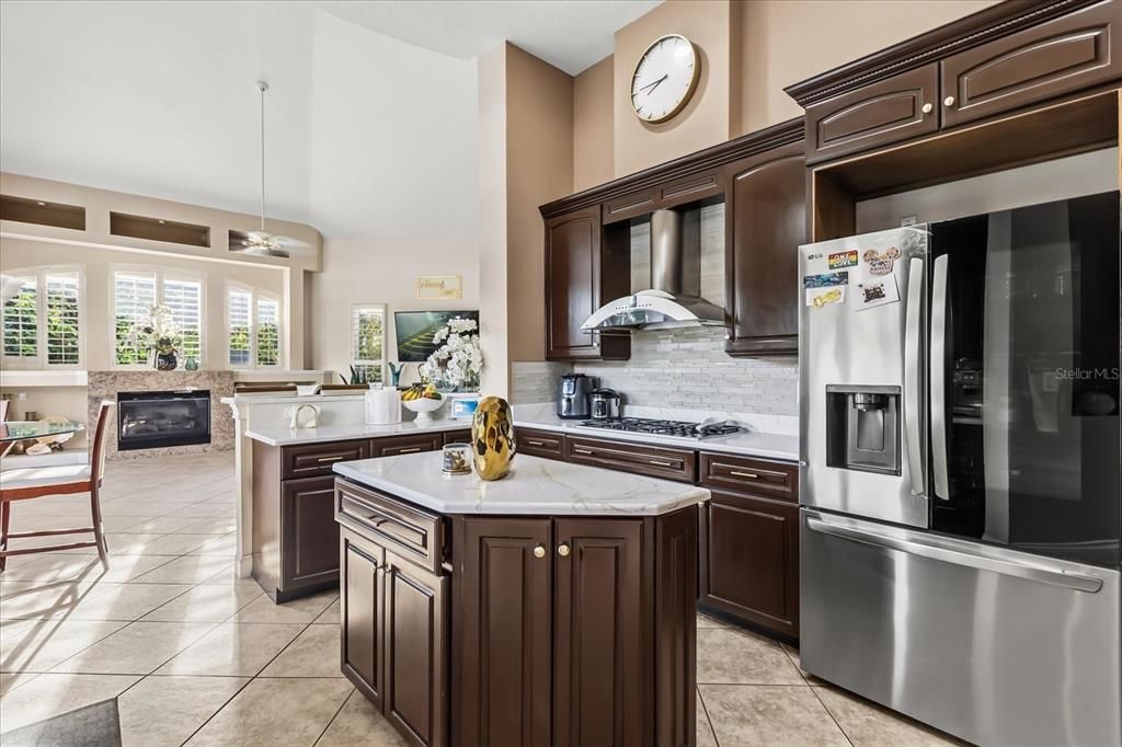 待售: $1,400,000 (4 贝兹, 5 浴室, 4262 平方英尺)