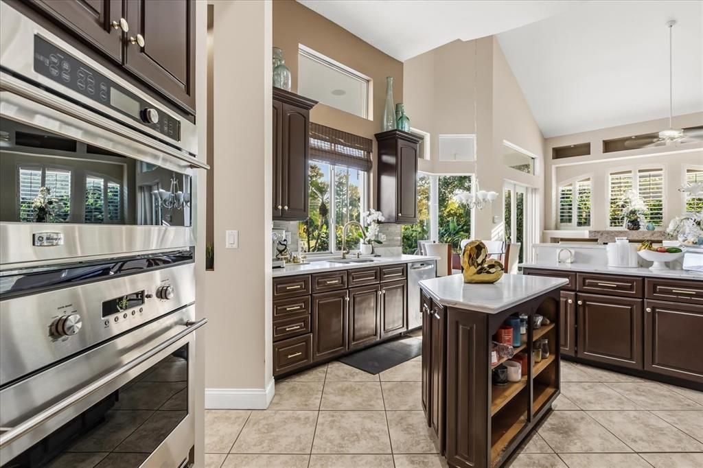 待售: $1,400,000 (4 贝兹, 5 浴室, 4262 平方英尺)