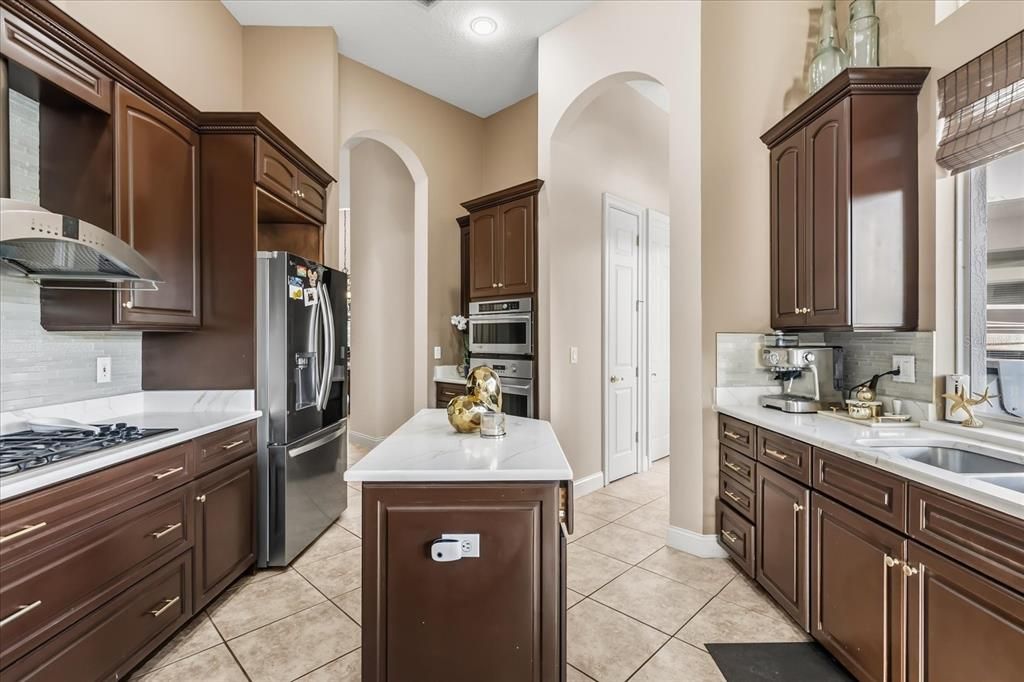 待售: $1,400,000 (4 贝兹, 5 浴室, 4262 平方英尺)