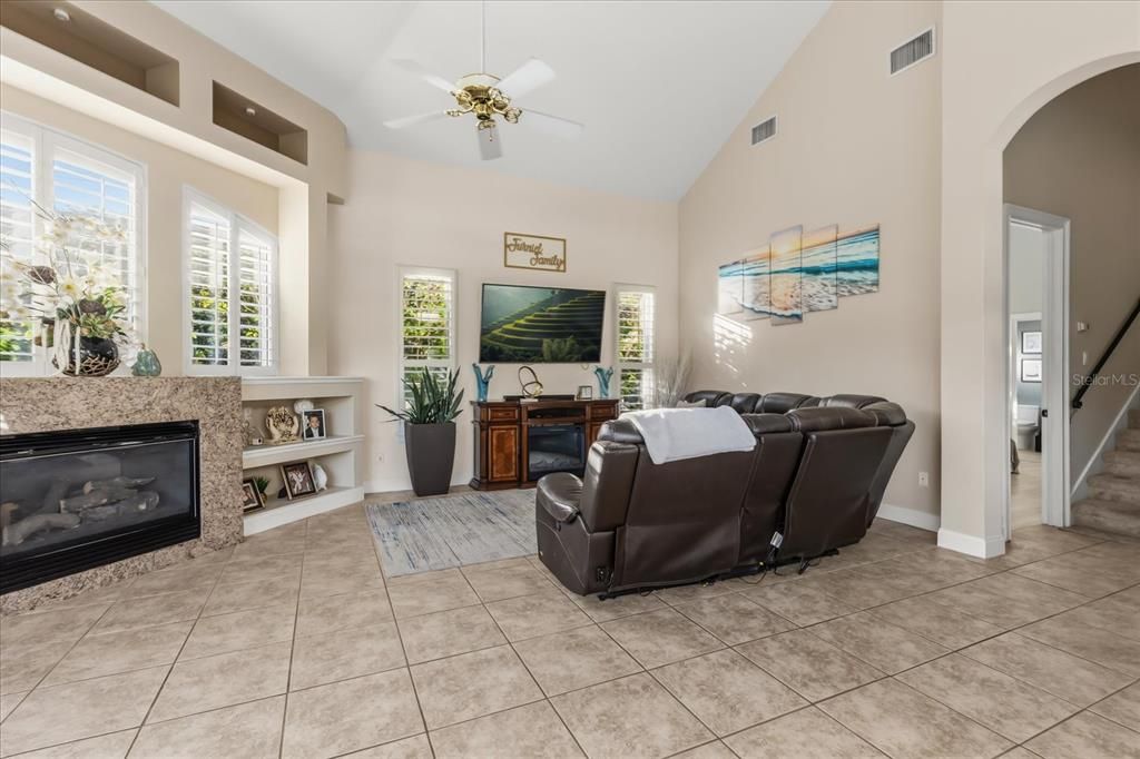 待售: $1,400,000 (4 贝兹, 5 浴室, 4262 平方英尺)