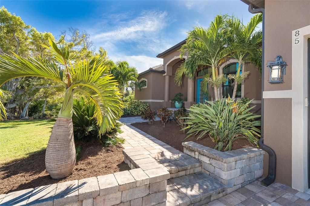 For Sale: $923,000 (3 beds, 2 baths, 2093 Square Feet)