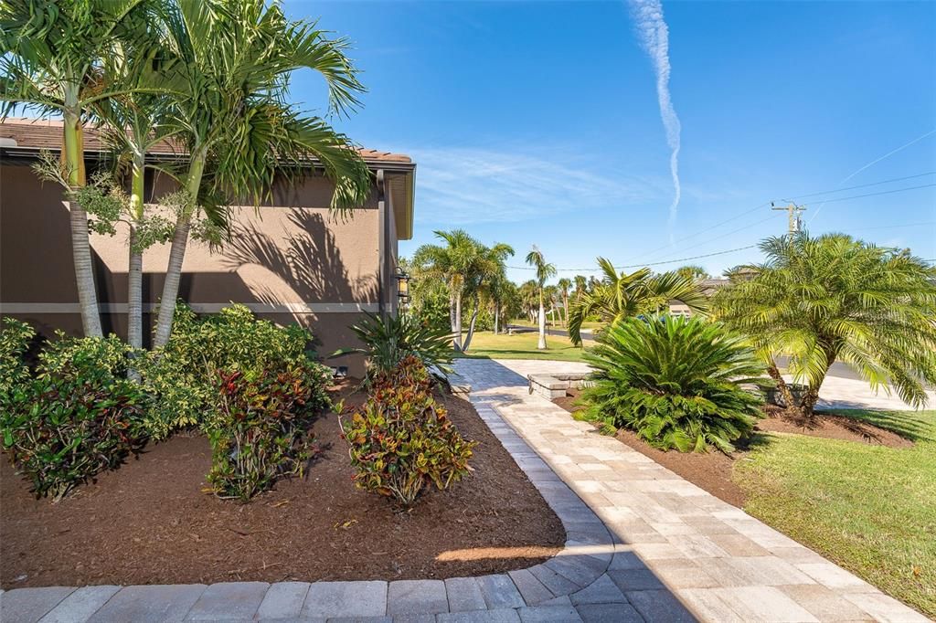 For Sale: $923,000 (3 beds, 2 baths, 2093 Square Feet)