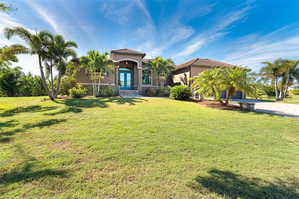 For Sale: $923,000 (3 beds, 2 baths, 2093 Square Feet)