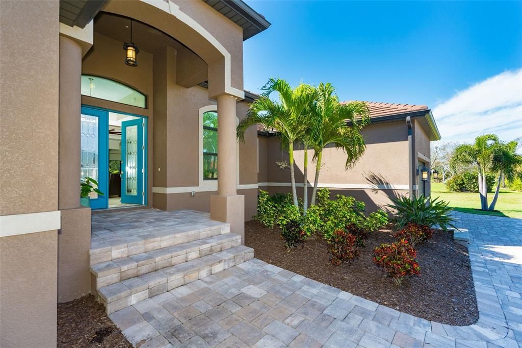 For Sale: $923,000 (3 beds, 2 baths, 2093 Square Feet)