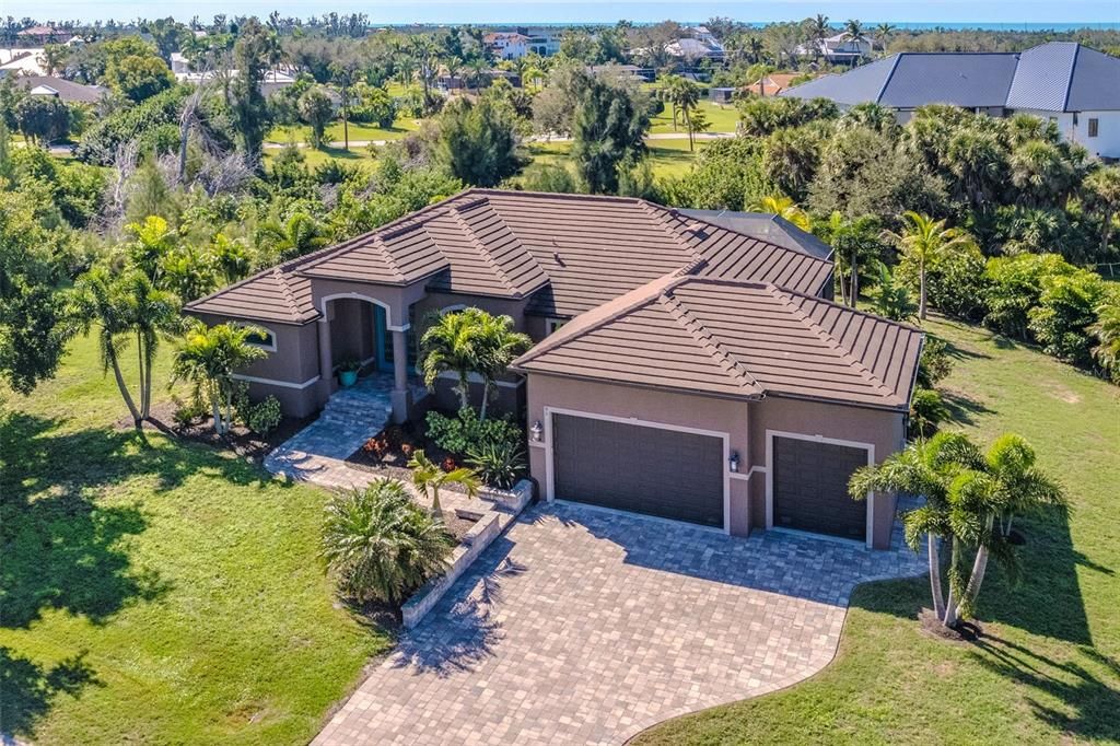 For Sale: $923,000 (3 beds, 2 baths, 2093 Square Feet)