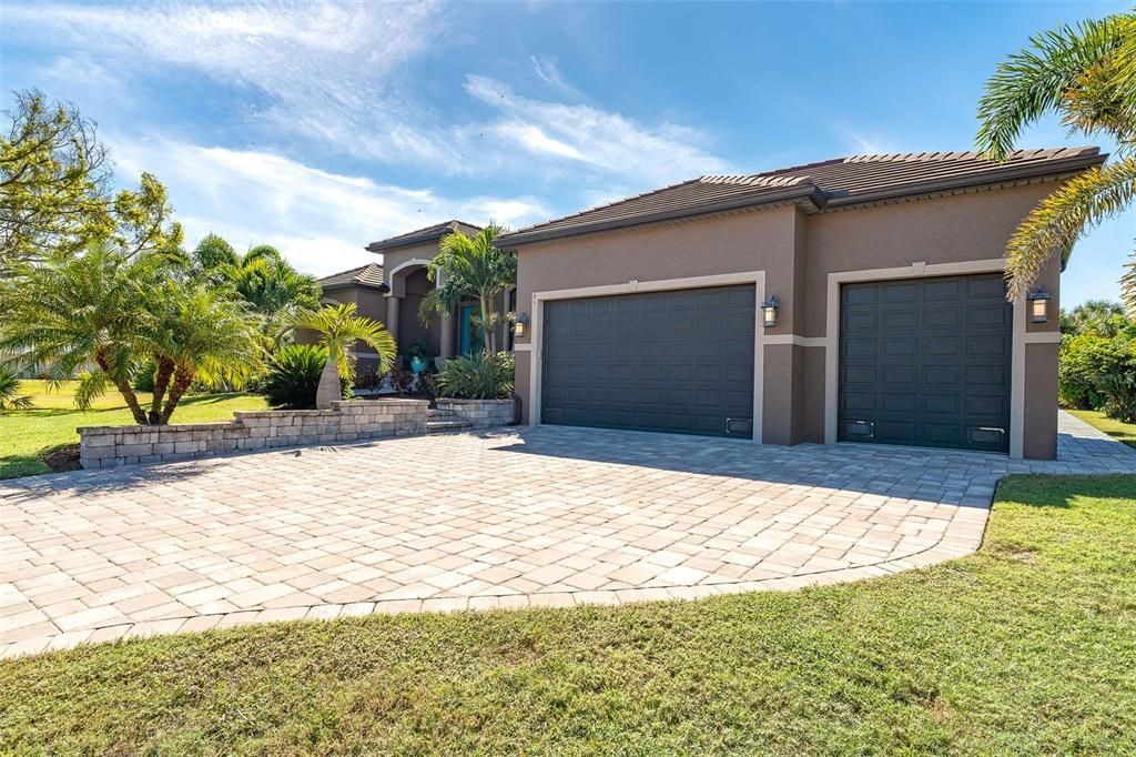 For Sale: $923,000 (3 beds, 2 baths, 2093 Square Feet)