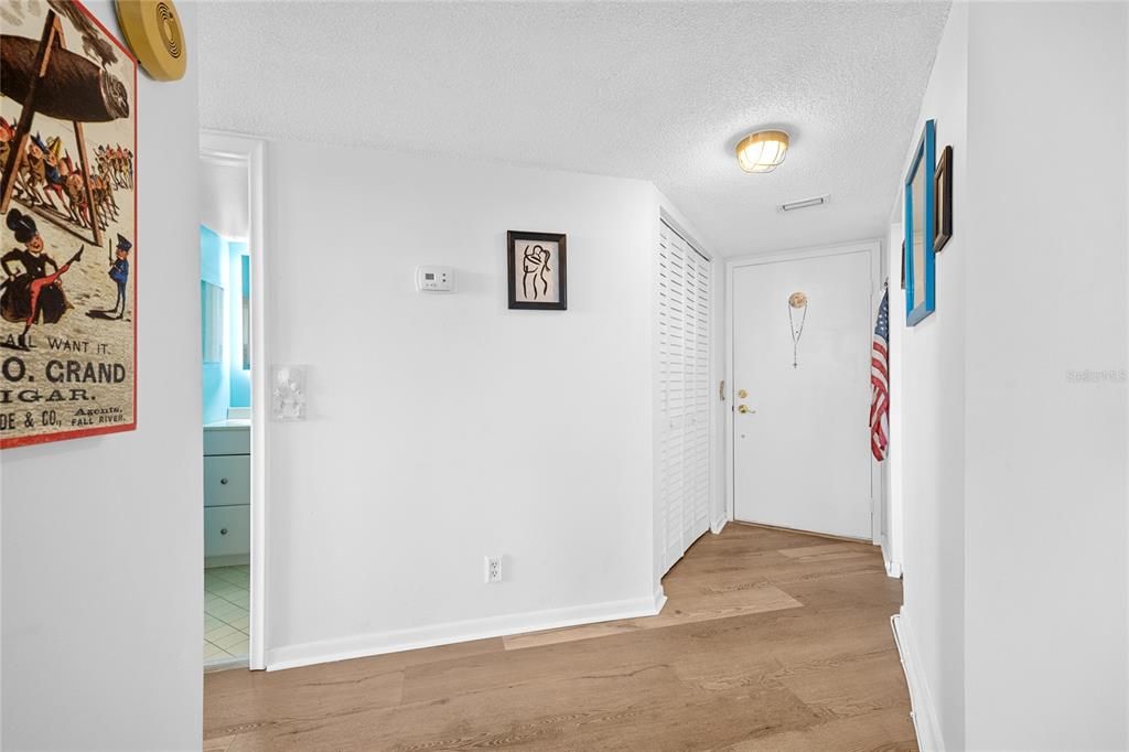 待售: $315,000 (2 贝兹, 2 浴室, 1050 平方英尺)