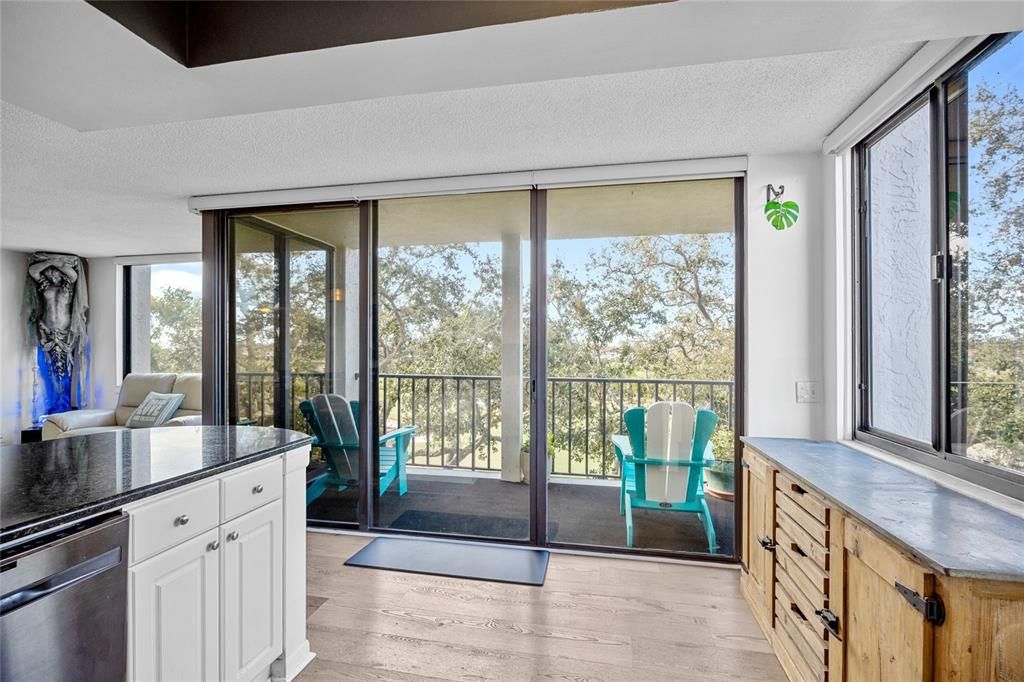 待售: $315,000 (2 贝兹, 2 浴室, 1050 平方英尺)