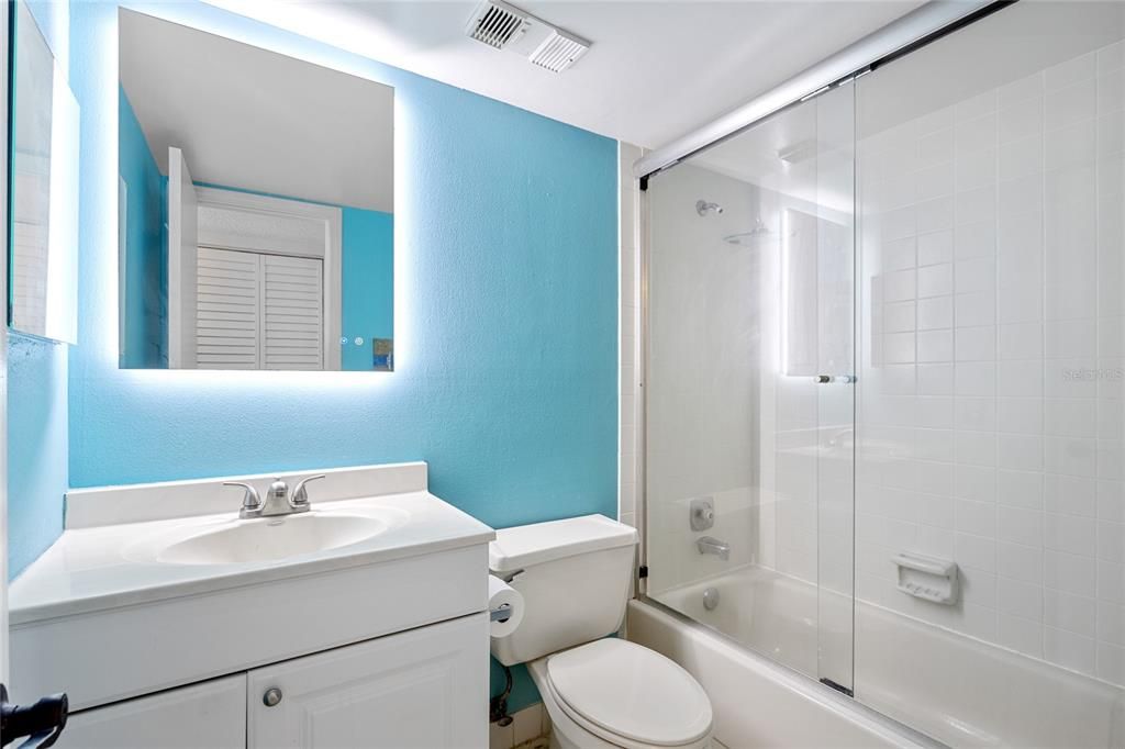 待售: $315,000 (2 贝兹, 2 浴室, 1050 平方英尺)