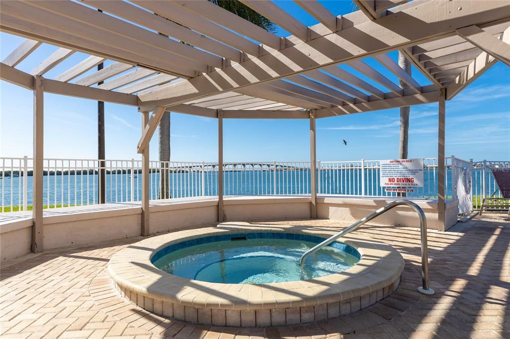 待售: $315,000 (2 贝兹, 2 浴室, 1050 平方英尺)