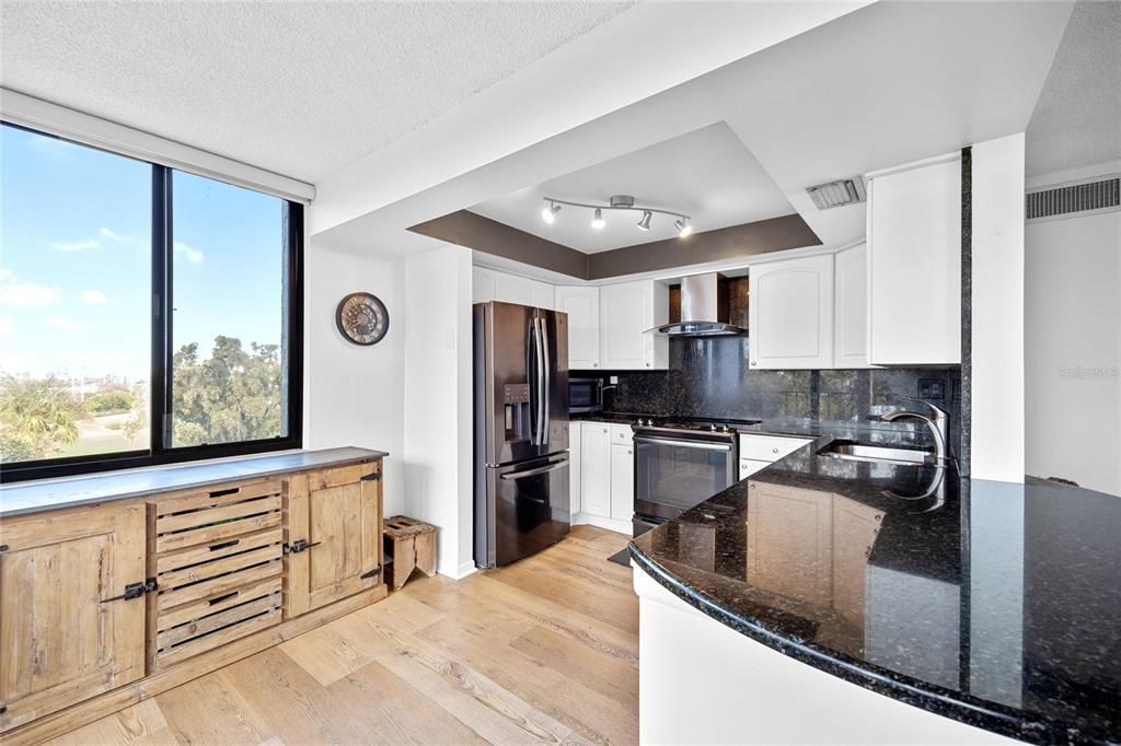 待售: $315,000 (2 贝兹, 2 浴室, 1050 平方英尺)