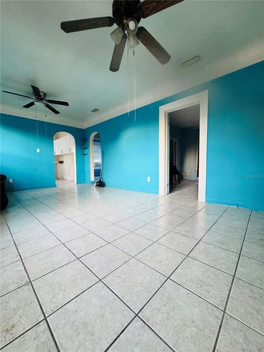 For Sale: $195,000 (2 beds, 1 baths, 780 Square Feet)