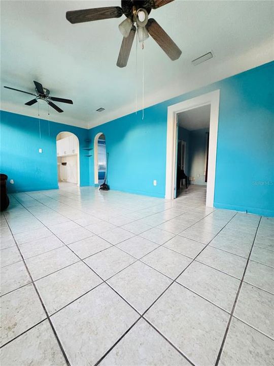 For Sale: $195,000 (2 beds, 1 baths, 780 Square Feet)