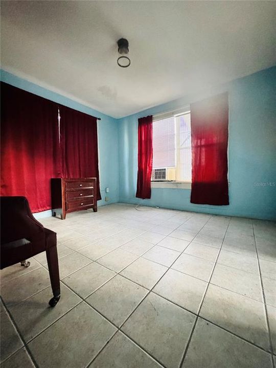 For Sale: $195,000 (2 beds, 1 baths, 780 Square Feet)