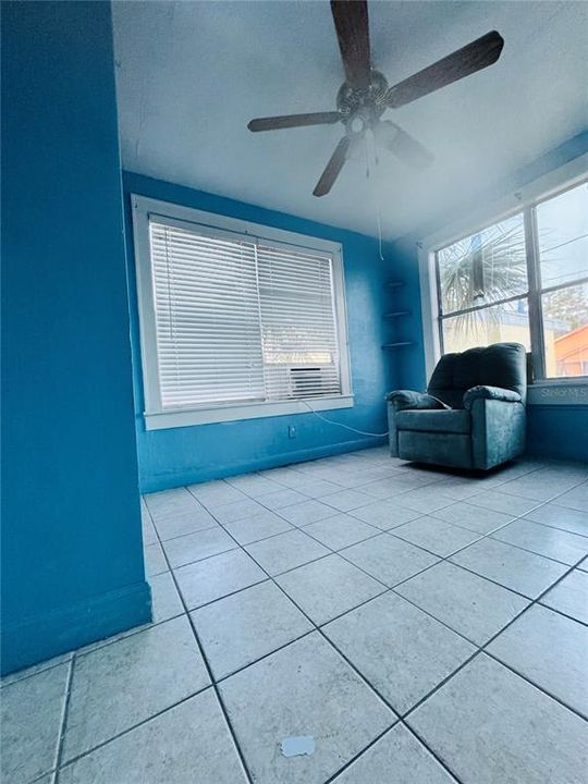 For Sale: $195,000 (2 beds, 1 baths, 780 Square Feet)