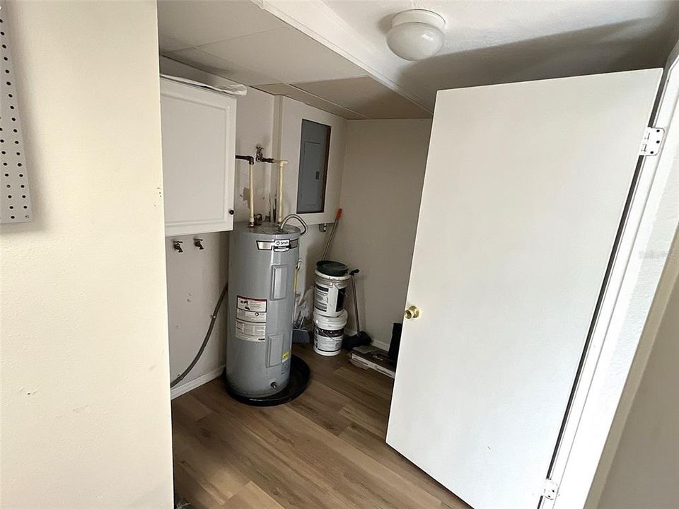 For Sale: $369,500 (3 beds, 1 baths, 1389 Square Feet)