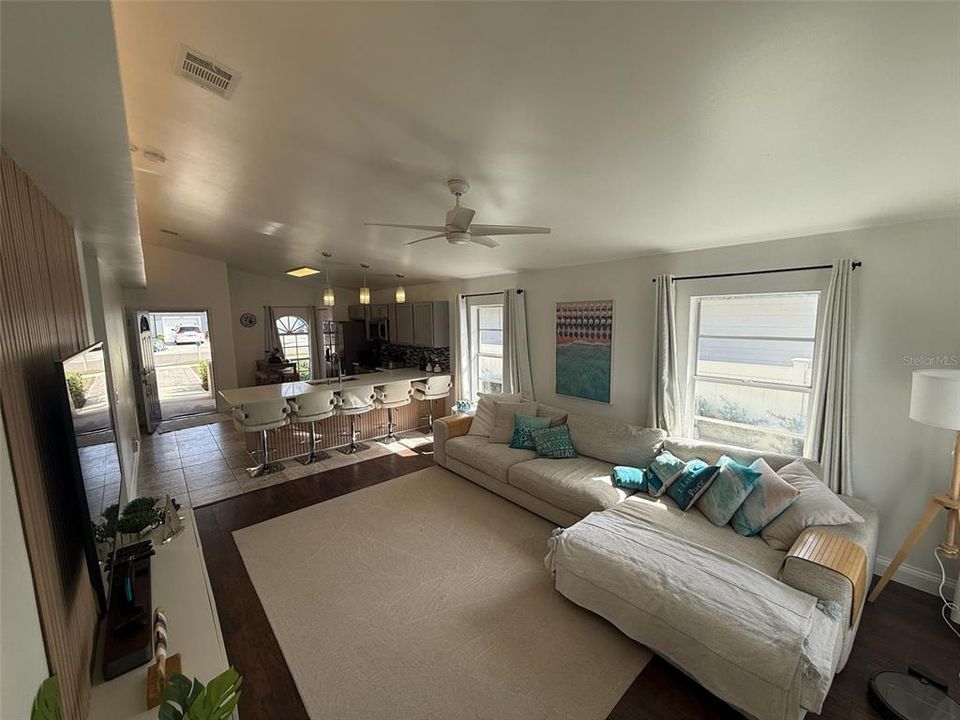 出租: $3,200 (3 贝兹, 2 浴室, 1171 平方英尺)