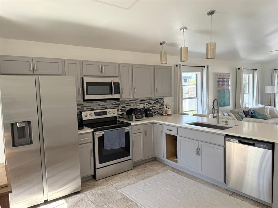 出租: $3,200 (3 贝兹, 2 浴室, 1171 平方英尺)