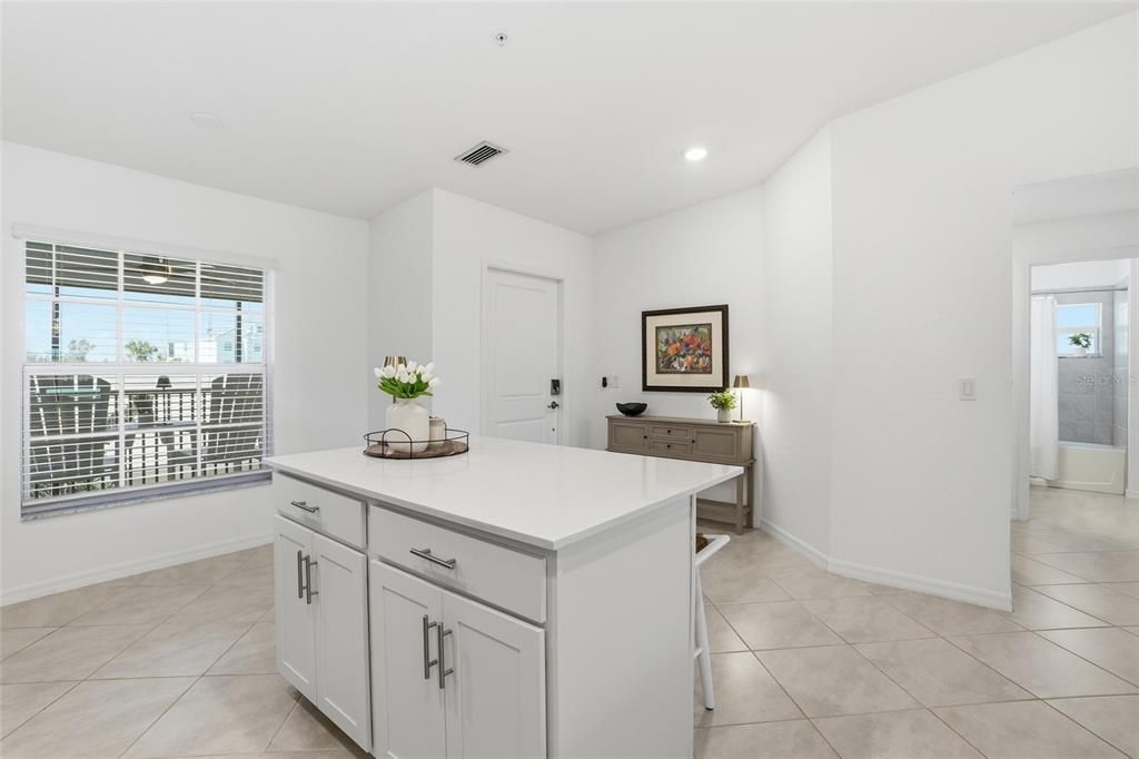 待售: $359,900 (2 贝兹, 2 浴室, 1655 平方英尺)