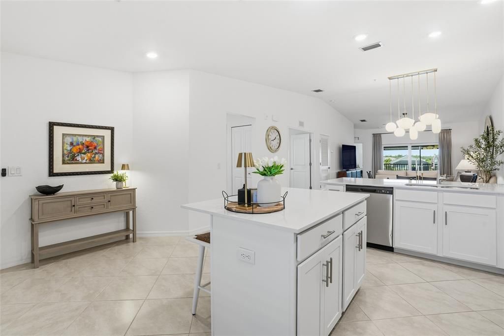 待售: $359,900 (2 贝兹, 2 浴室, 1655 平方英尺)