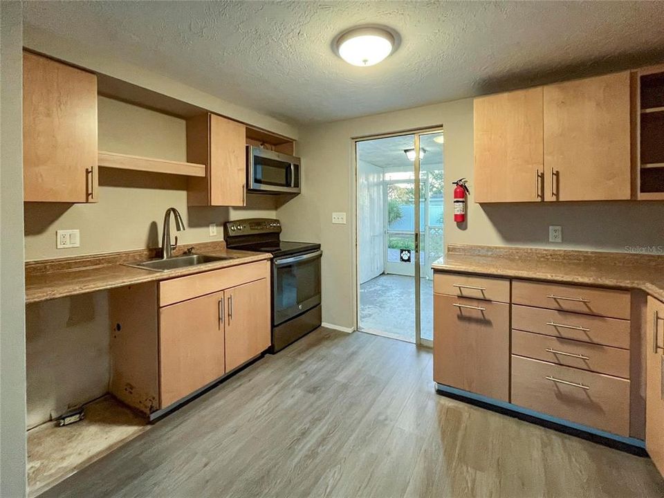 For Rent: $1,550 (2 beds, 1 baths, 702 Square Feet)