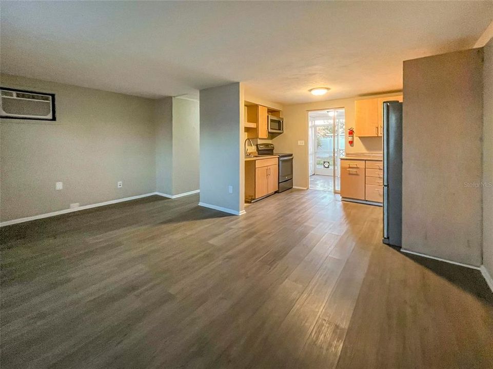 For Rent: $1,550 (2 beds, 1 baths, 702 Square Feet)